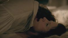 Голая Катрина Балф в сериале «Чужестранка» фото #16