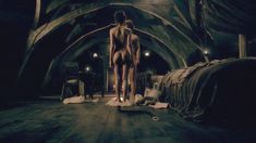 Голая Катрина Балф в сериале «Чужестранка» фото #17