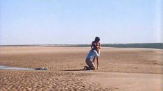 Абсолютно голая Катя Бергер в фильме «История обыкновенного безумия» фото #4