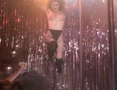 Голая Катя Сассун в фильме «Танец со смертью» фото #2