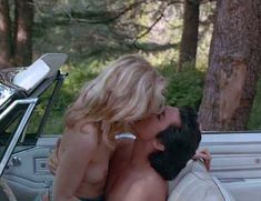 Голая Кейт Вернон в фильме «Опасное прикосновение» фото #4