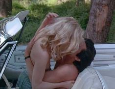 Голая Кейт Вернон в фильме «Опасное прикосновение» фото #5