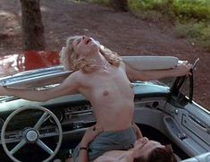 Голая Кейт Вернон в фильме «Опасное прикосновение» фото #7