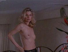 Голая Кейт Вернон в фильме «Опасное прикосновение» фото #8