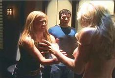 Кейт Лайбен засветила грудь в сериале «Шоу Криса Айзека» фото #4