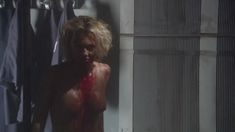 Голая Келли Карлсон в фильме «Звездный десант 2. Герой федерации» фото #7