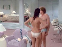 Обнаженная Келли ЛеБрок в фильме «Женщина в красном» фото #1