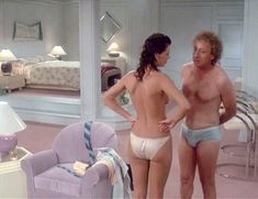 Обнаженная Келли ЛеБрок в фильме «Женщина в красном» фото #2