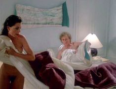 Обнаженная Келли ЛеБрок в фильме «Женщина в красном» фото #7