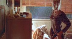 Голая Келли Линч в фильме «Доморощенный» фото #4