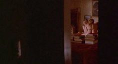 Голая Келли Линч в фильме «Доморощенный» фото #5