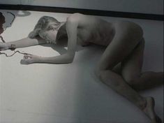 Голая Келли Линч в фильме «Тёплый летний дождь» фото #1