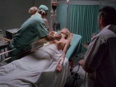 Голая Келли Линч в фильме «Тёплый летний дождь» фото #3