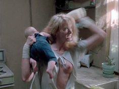 Голая Келли Линч в фильме «Тёплый летний дождь» фото #9