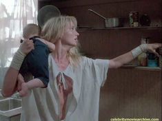 Голая Келли Линч в фильме «Тёплый летний дождь» фото #11