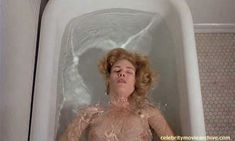 Голая грудь Келли МакГиллис в фильме «Дом на Кэрролл-стрит» фото #4