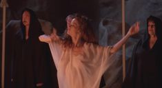 Голая Келли Престон в фильме «Служители дьявола» фото #11