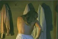 Голая Кендалл Кросс в сериале «Пистолет мертвеца» фото #3