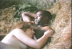 Керри Фокс засветила грудь в сериале «Любовники» фото #1