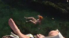 Голая Керри Фокс в фильме «Ангел за моим столом» фото #12