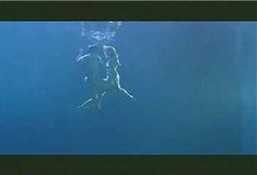 Голая Ким Диккенс в сериале «Развал» фото #6