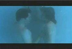 Голая Ким Диккенс в сериале «Развал» фото #10