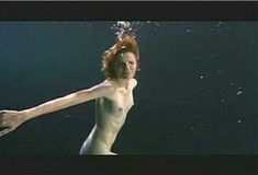 Голая Ким Диккенс в сериале «Развал» фото #13