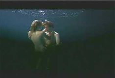 Голая Ким Диккенс в сериале «Развал» фото #16