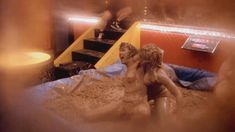 Голая Ким Малин в фильме «Игрушки» фото #12