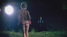 Голая Ким Поирьер в фильме «Тихий, но смертоносный» фото #3