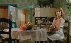 Голая грудь Клементин Селарье в фильме «Тридцать семь и два по утрам» фото #4