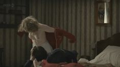 Голая грудь Клер Фой в фильме «Ночной дозор» фото #3