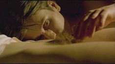 Волосатая голая киска Клотильды Куро в фильме «Почти спокойный мир» фото #1