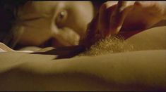 Волосатая голая киска Клотильды Куро в фильме «Почти спокойный мир» фото #4