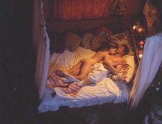 Голая Клэр Форлани в фильме «Цыганские глаза» фото #2