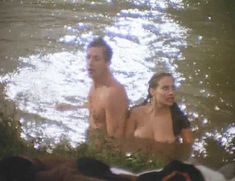 Голая Клэр Форлани в фильме «Цыганские глаза» фото #8