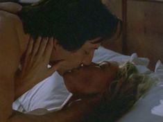 Голая Конни Нильсен в фильме «Невинные» фото #1