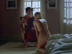 Голая Конни Нильсен в фильме «Невинные» фото #7