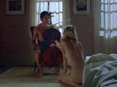 Голая Конни Нильсен в фильме «Невинные» фото #8