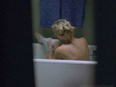 Голая Конни Нильсен в фильме «Невинные» фото #9