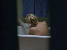 Голая Конни Нильсен в фильме «Невинные» фото #10