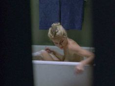 Голая Конни Нильсен в фильме «Невинные» фото #11
