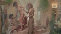 Полностью голая Коринн Клери в фильме «История О» фото #13