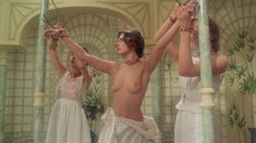 Полностью голая Коринн Клери в фильме «История О» фото #66