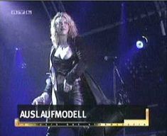 Голая грудь Кортни Лав на видео Hole Concert In Sydney фото #6