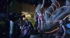 Голая Кортни Пелдон в фильме «Кровавое шоу» фото #7