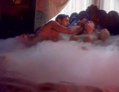 Голая Криста Аллен в фильме «Эмманюэль. Мечты и сновидения»