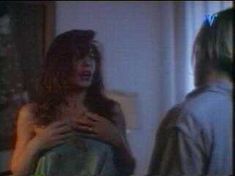 Голая Криста Эрриксон в фильме «Губительные страсти» фото #1