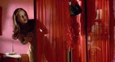 Голая Кристал Лоу в фильме «Дети кукурузы. Апокалипсис» фото #4