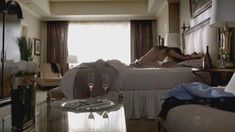 Голая Кристин Минтер в сериале «Рэй Донован» фото #1